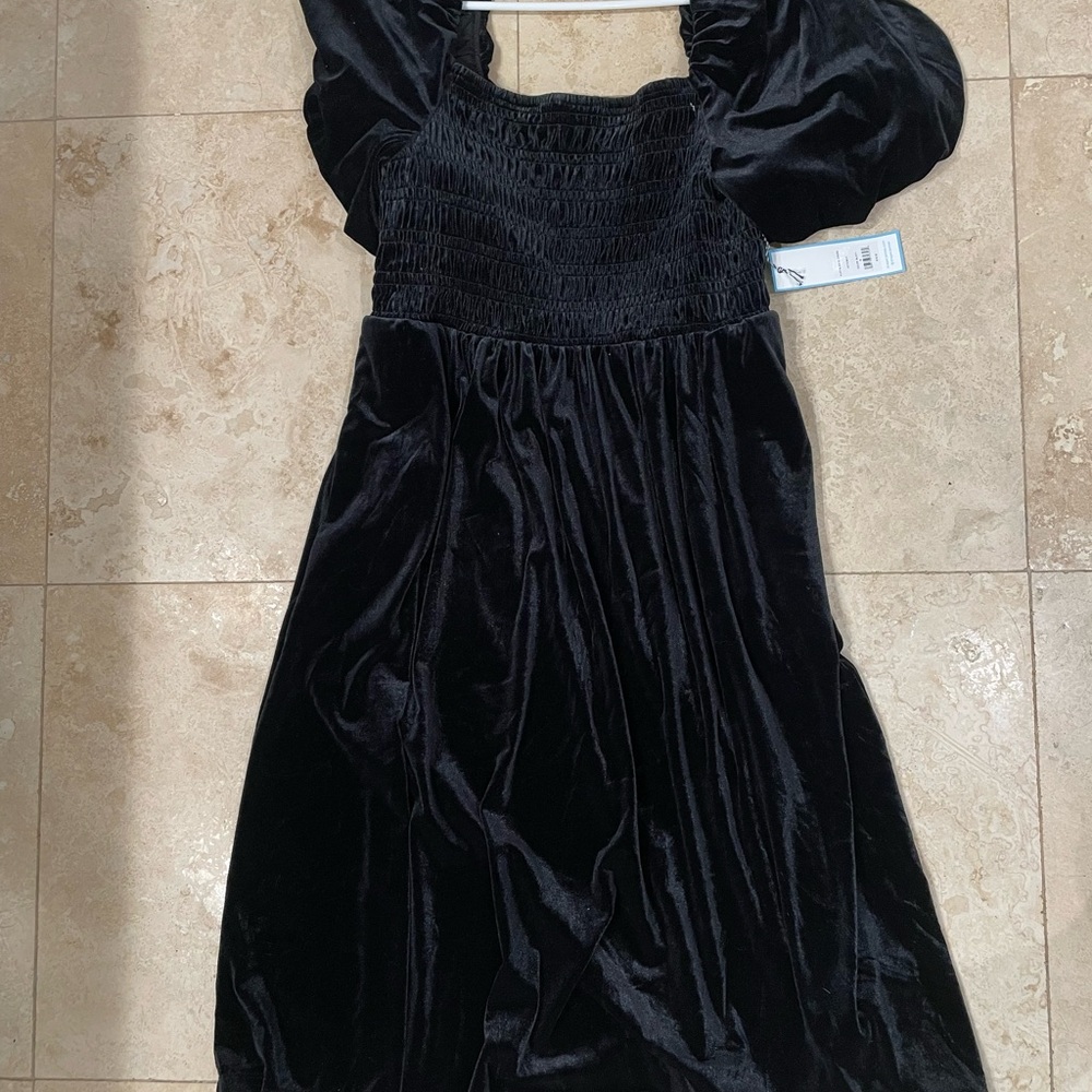 Puff sleeve velvet Draper James dress